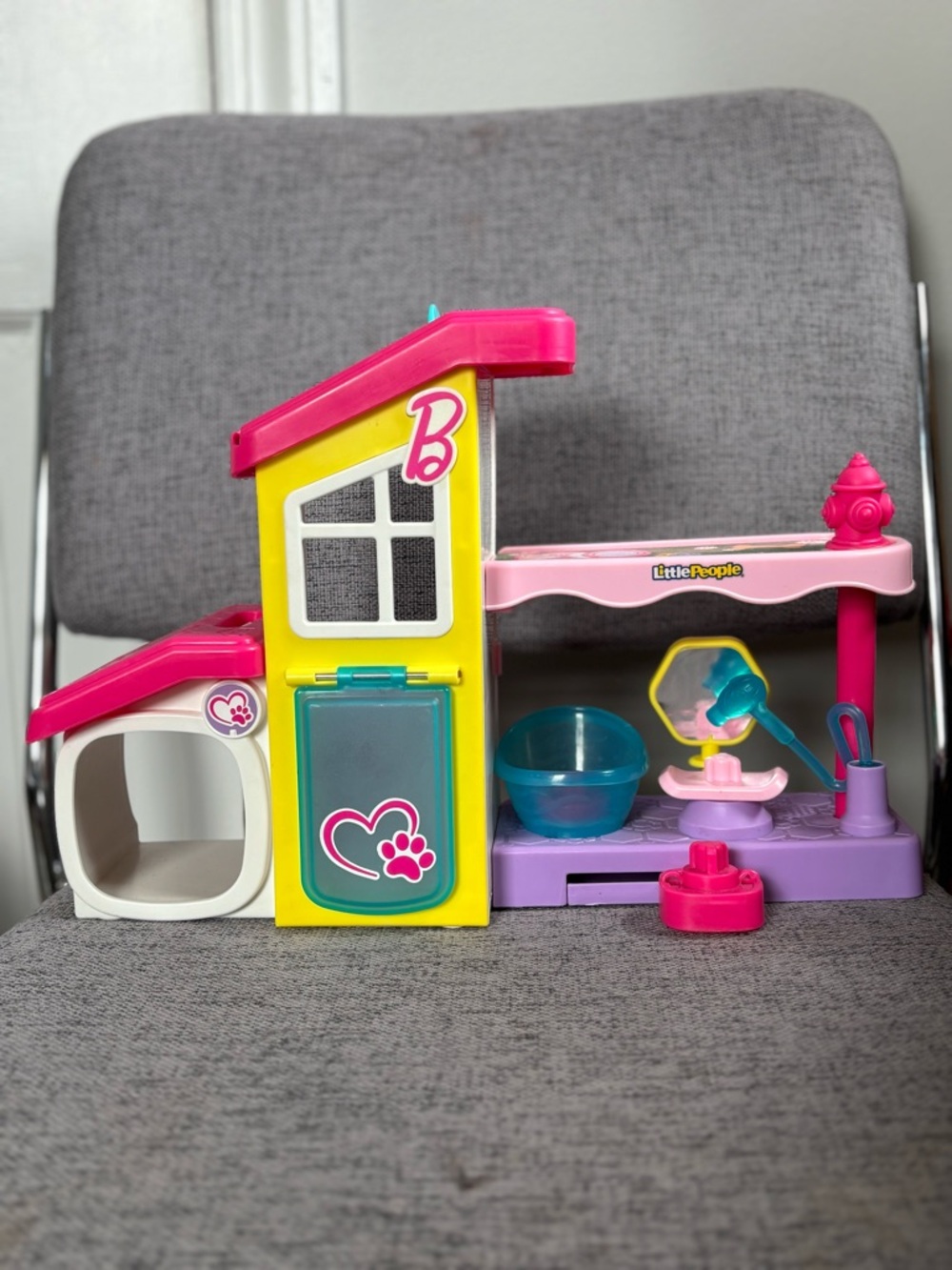 Fisher-Price Little People Barbie Play and Care Pet Spa Musical play set